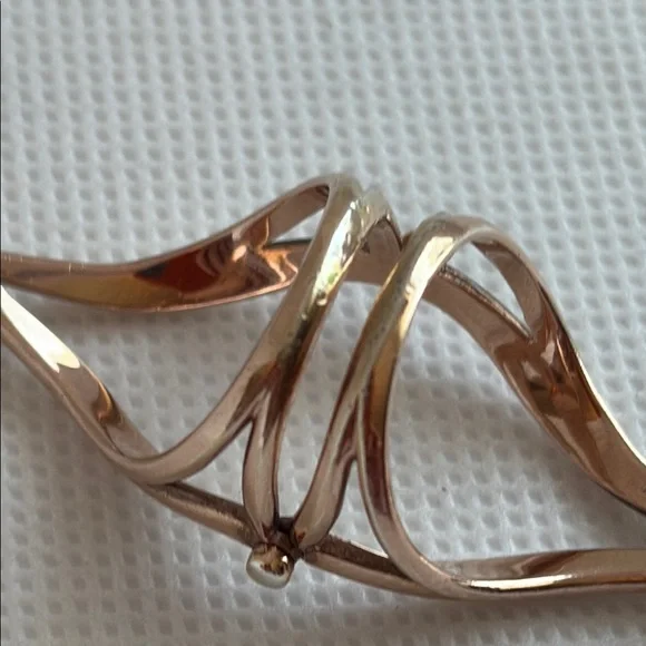 Katie Rowland hinged rose gold over silver Ring - Picture 3 of 6